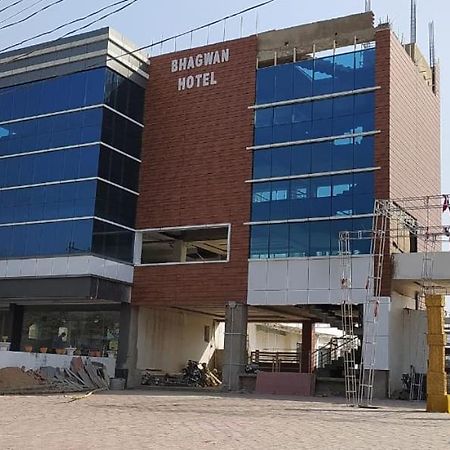 Bhagwan Hotel Gonda Екстериор снимка