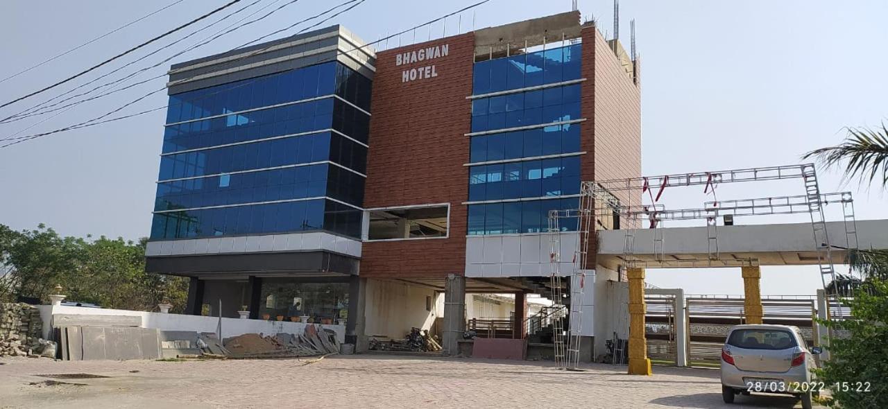 Bhagwan Hotel Gonda Екстериор снимка
